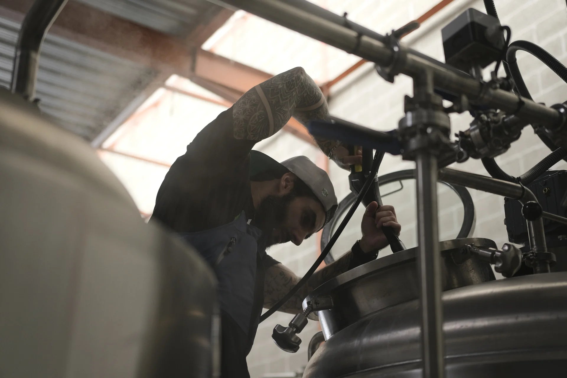 Brassage à la brasserie Game Over Brewing, à Toulouse